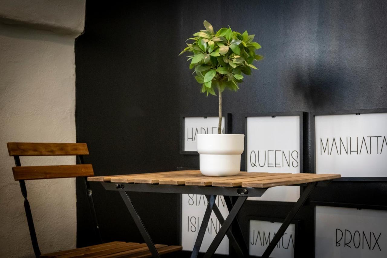 Superbe Appartement Avec Patio Nimes Luaran gambar