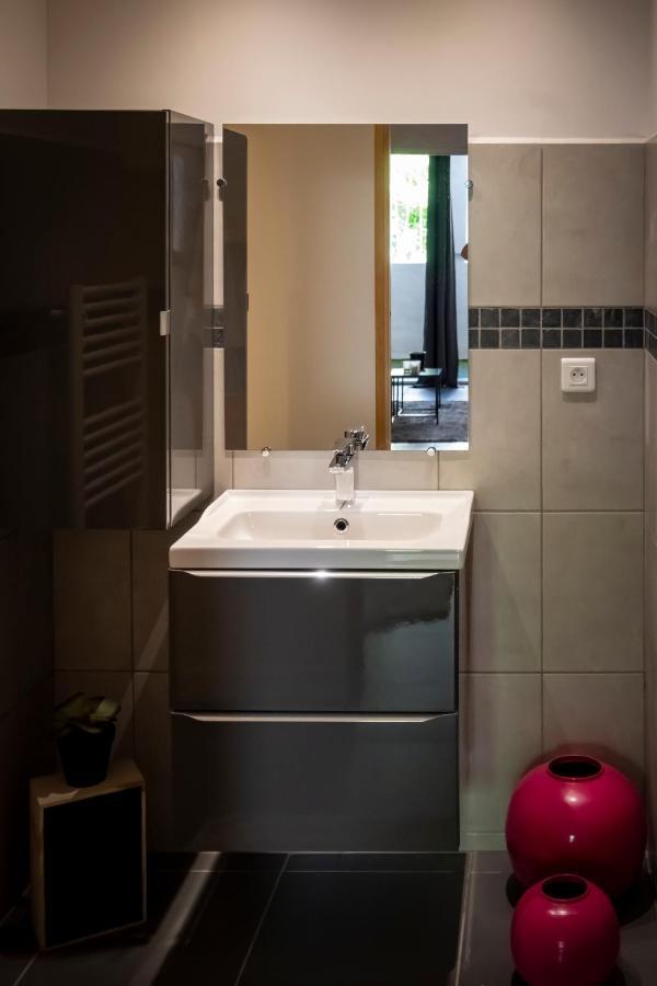 Superbe Appartement Avec Patio Nimes Luaran gambar