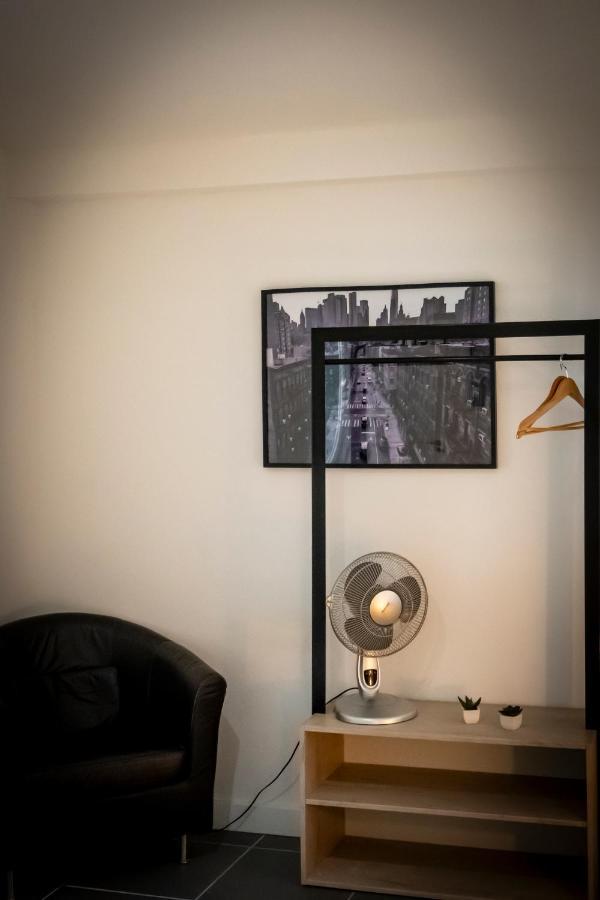 Superbe Appartement Avec Patio Nimes Luaran gambar