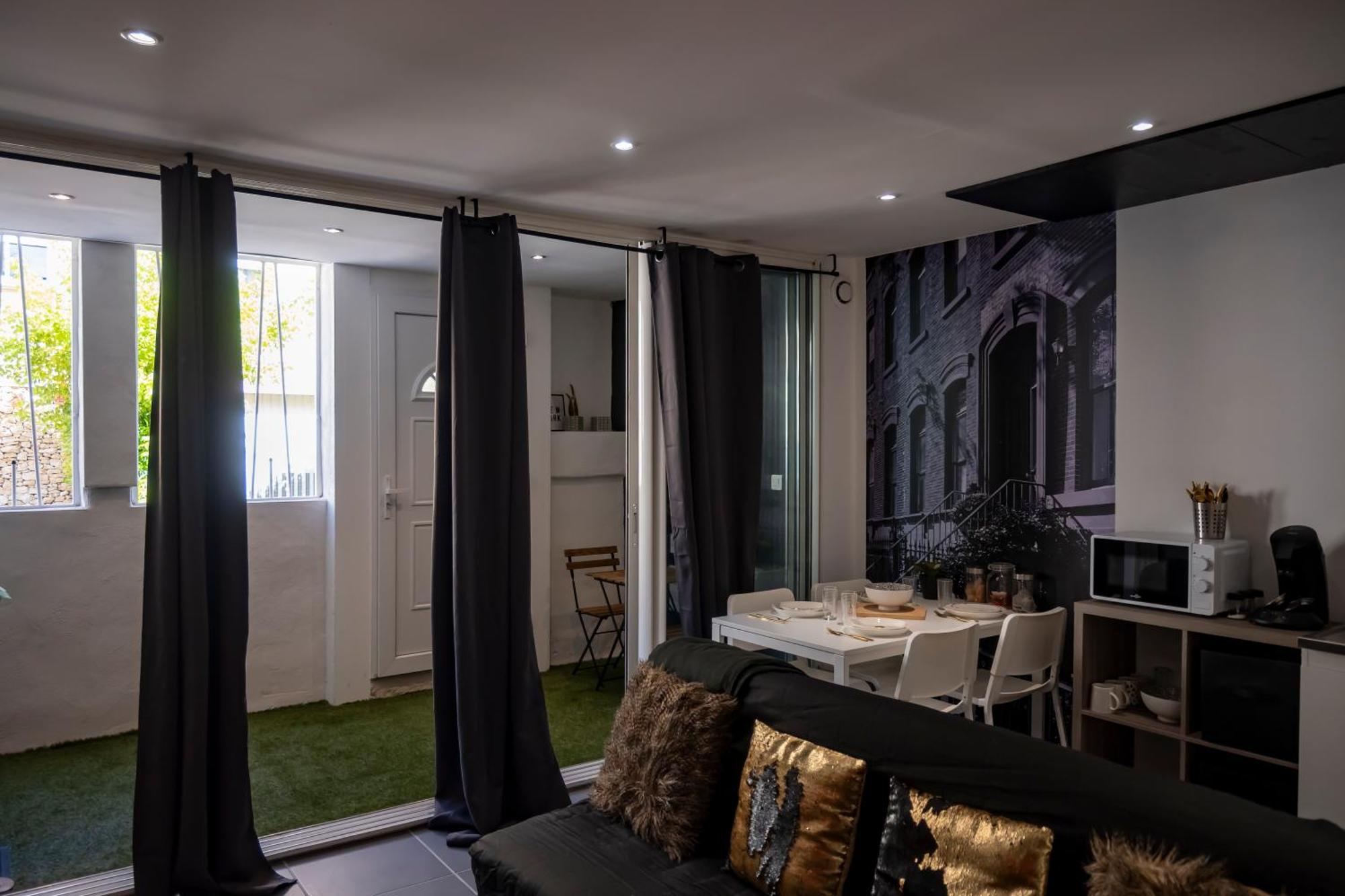 Superbe Appartement Avec Patio Nimes Luaran gambar
